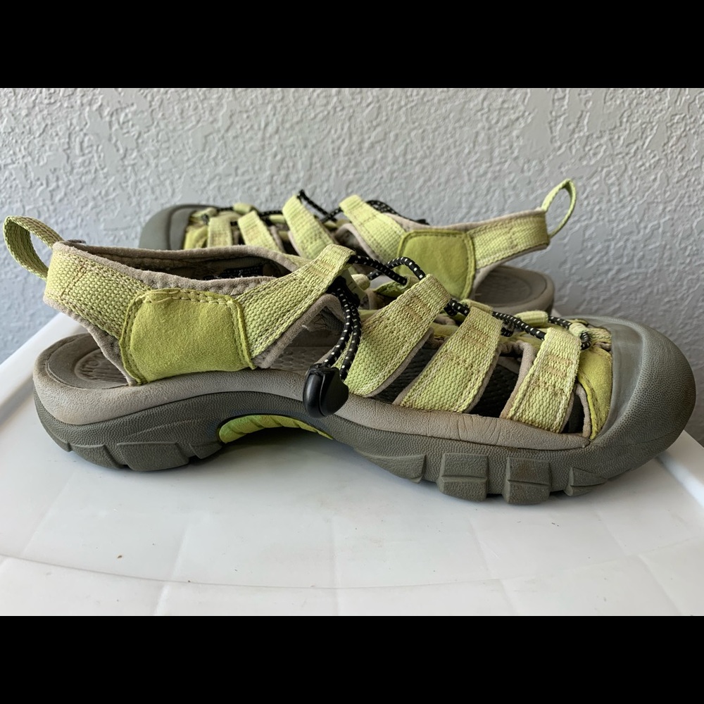 Women’s Keen Sandals. Size 8
